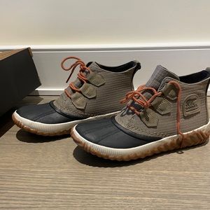 Sorel out n about plus boots size 7.5